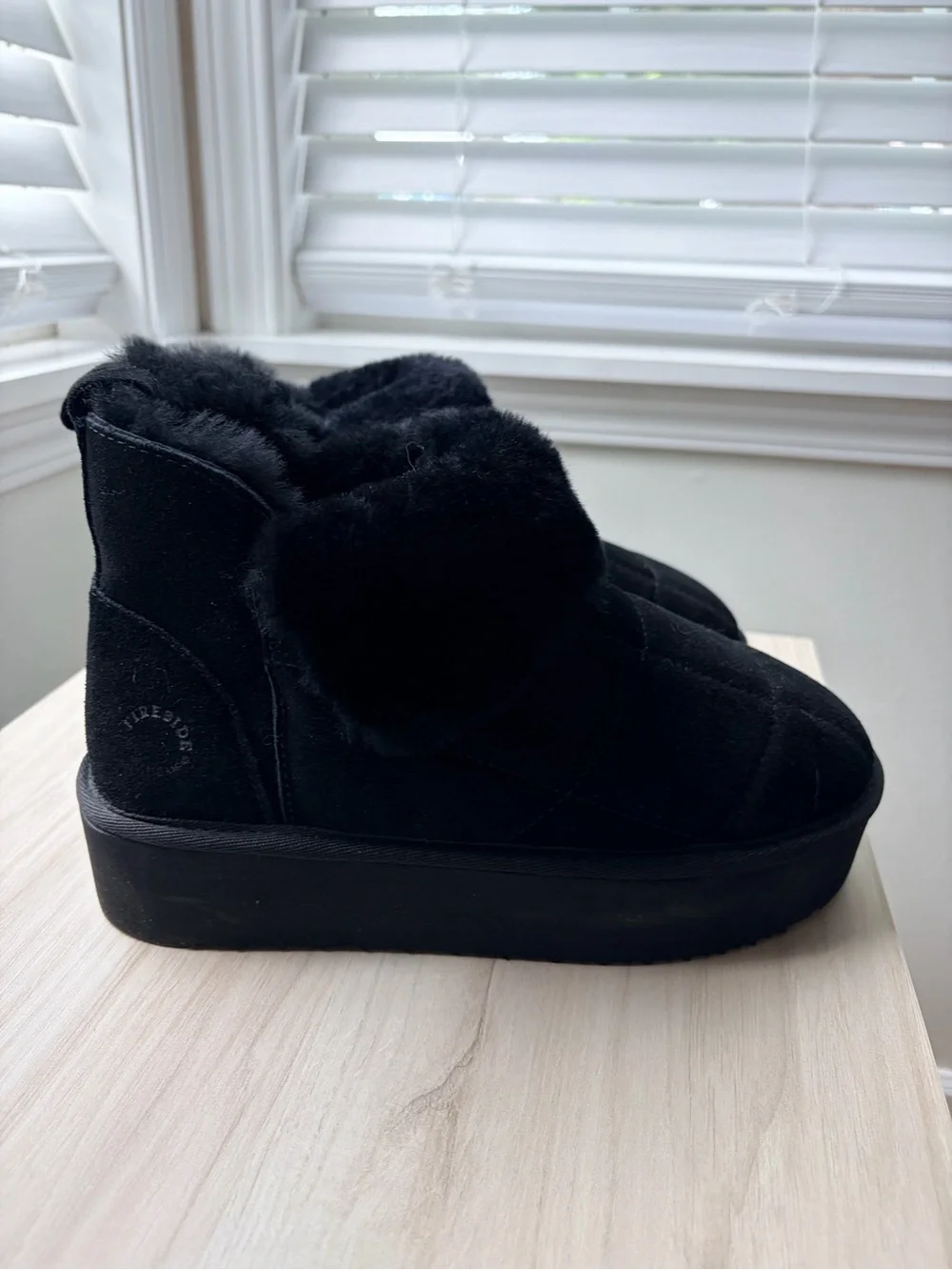 ✨ Genuine shearling quilted platform bootie, sz 8, like new ✨